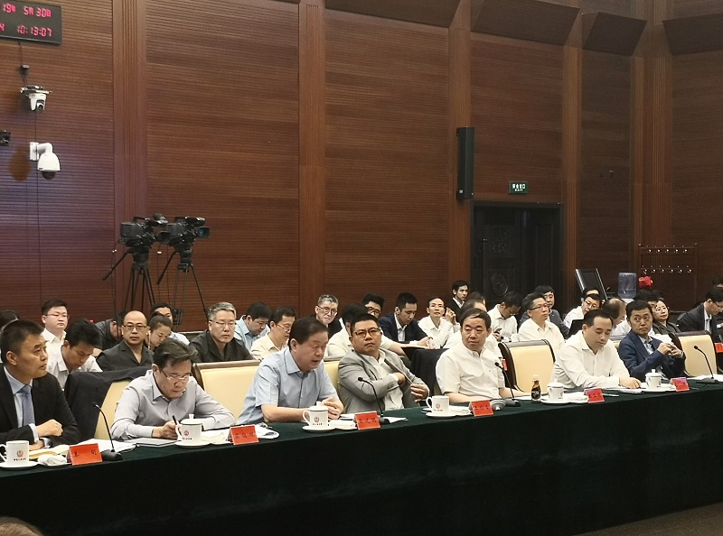 全国人大代表、深圳市江西商会会长、方大集团董事长熊建明参加最高人民法院举行的民营企业家座谈会