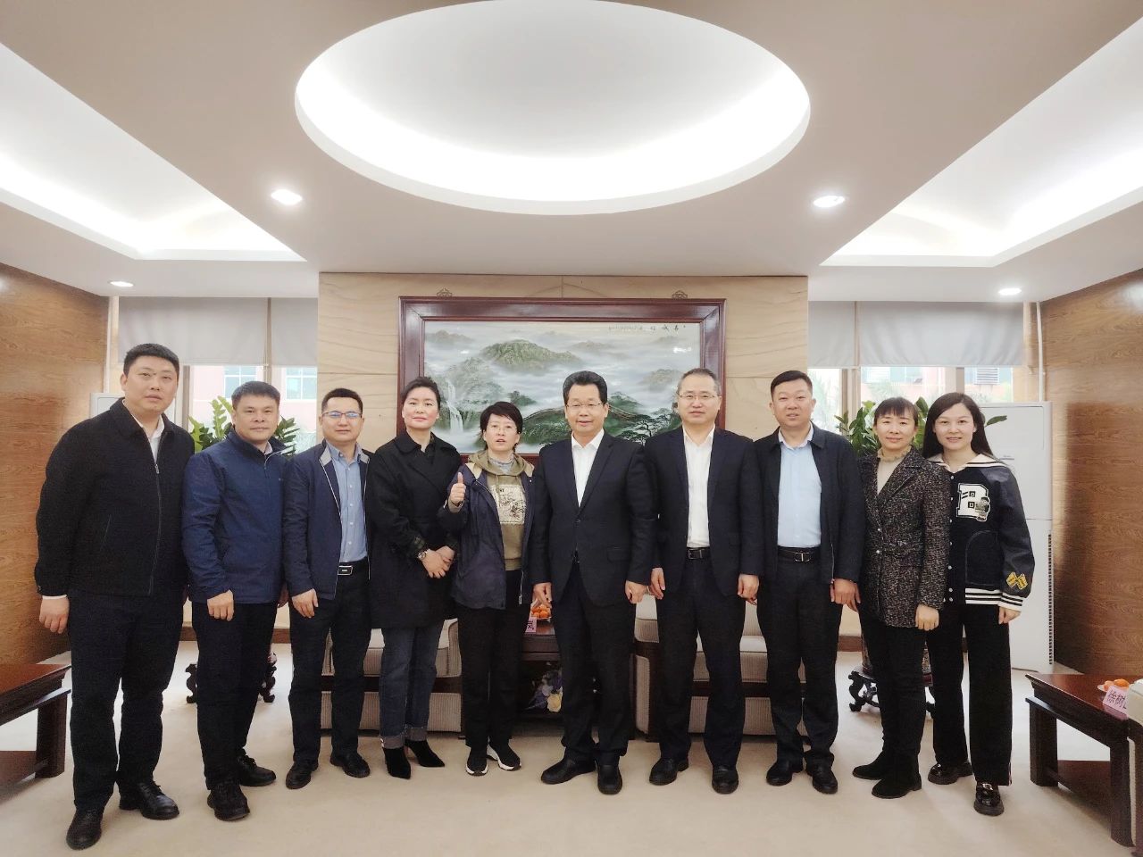 江西省政府驻粤办赖晓岚主任一行拜访杨洪会长