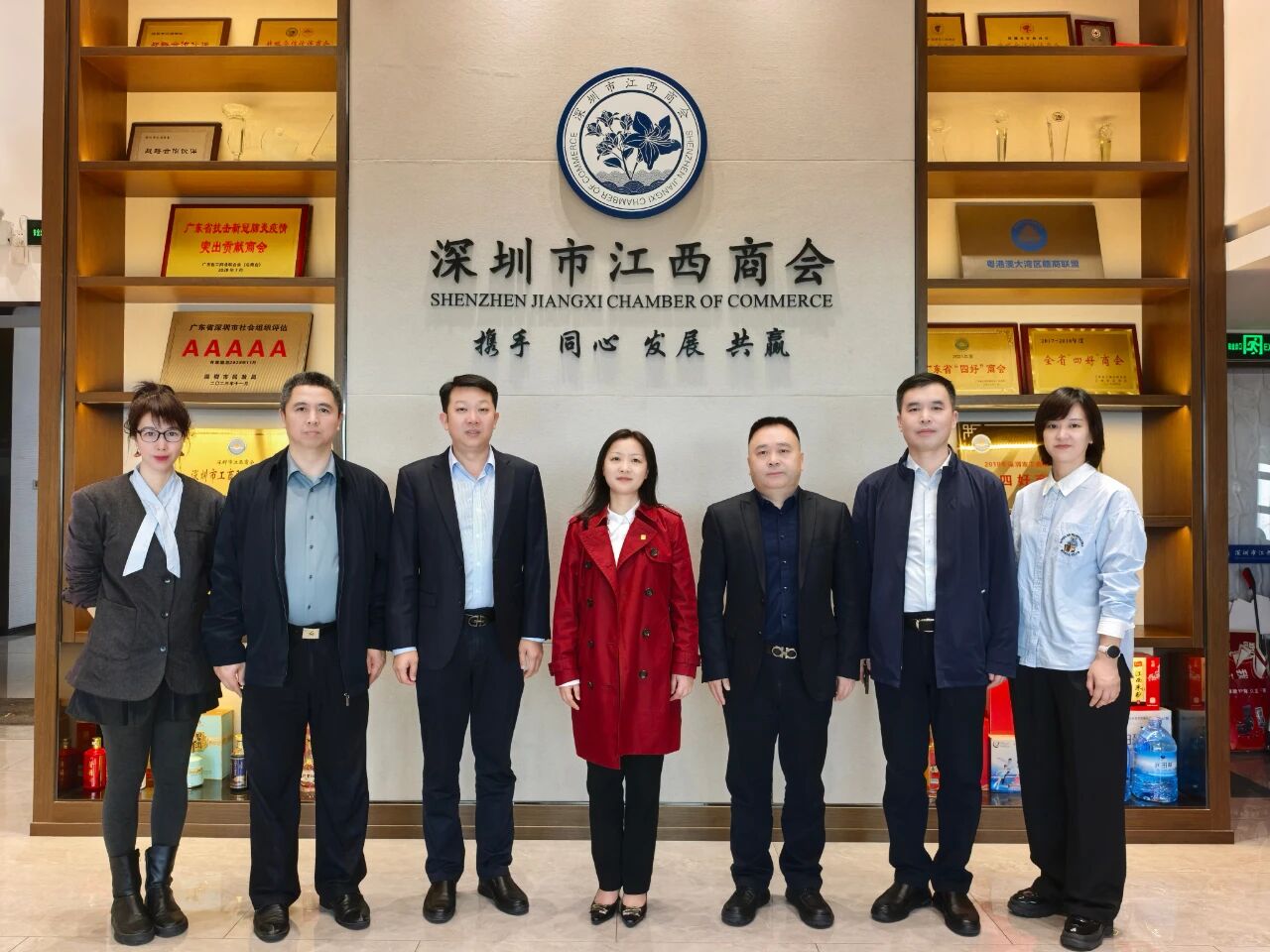 武汉市硚口区委常委邱华威一行来访调研