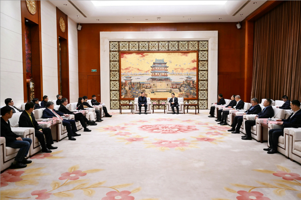 江西省政府省长叶建春会见返乡赣商赣才代表