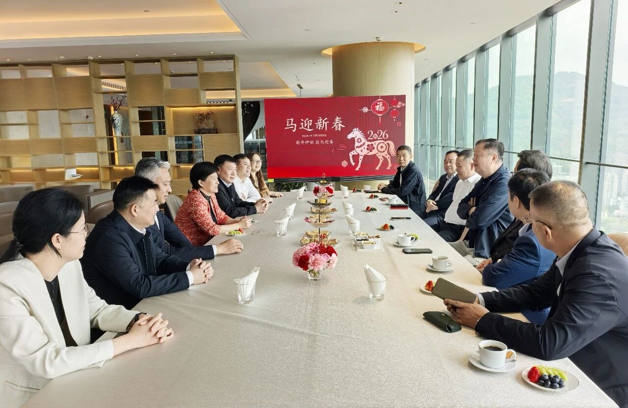 赖晓岚主任和杨洪会长率队拜访赣商总会熊建明会长